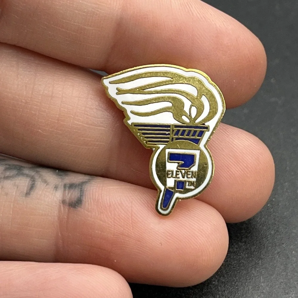 Vintage 1984 Los Angeles Olympics 7-Eleven‎ Olympic Torch Lapel Hat Pin